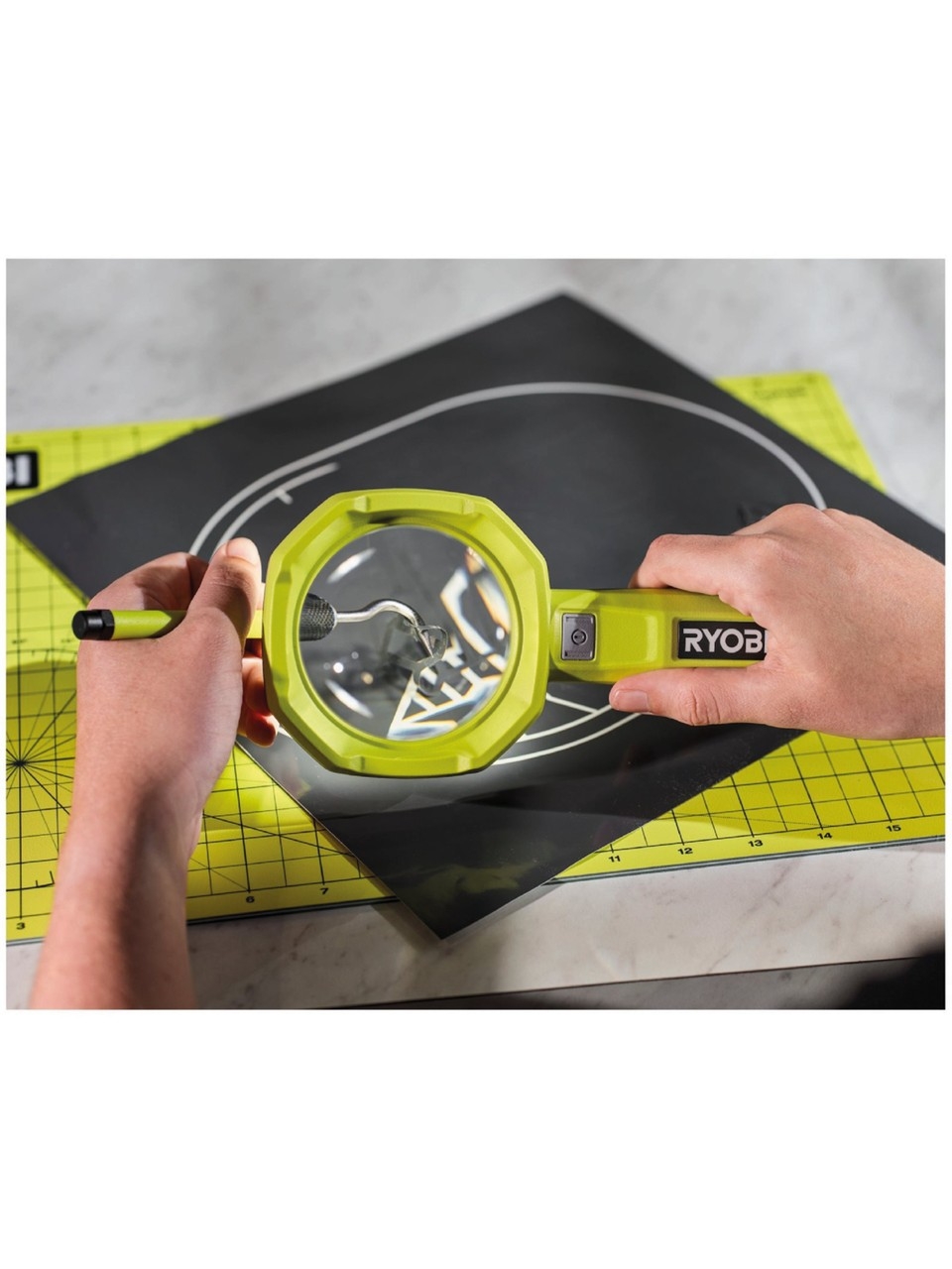 Ryobi%20RML4-120G%204V%20Akülü%20Büyüteçli%20Led%20Lamba