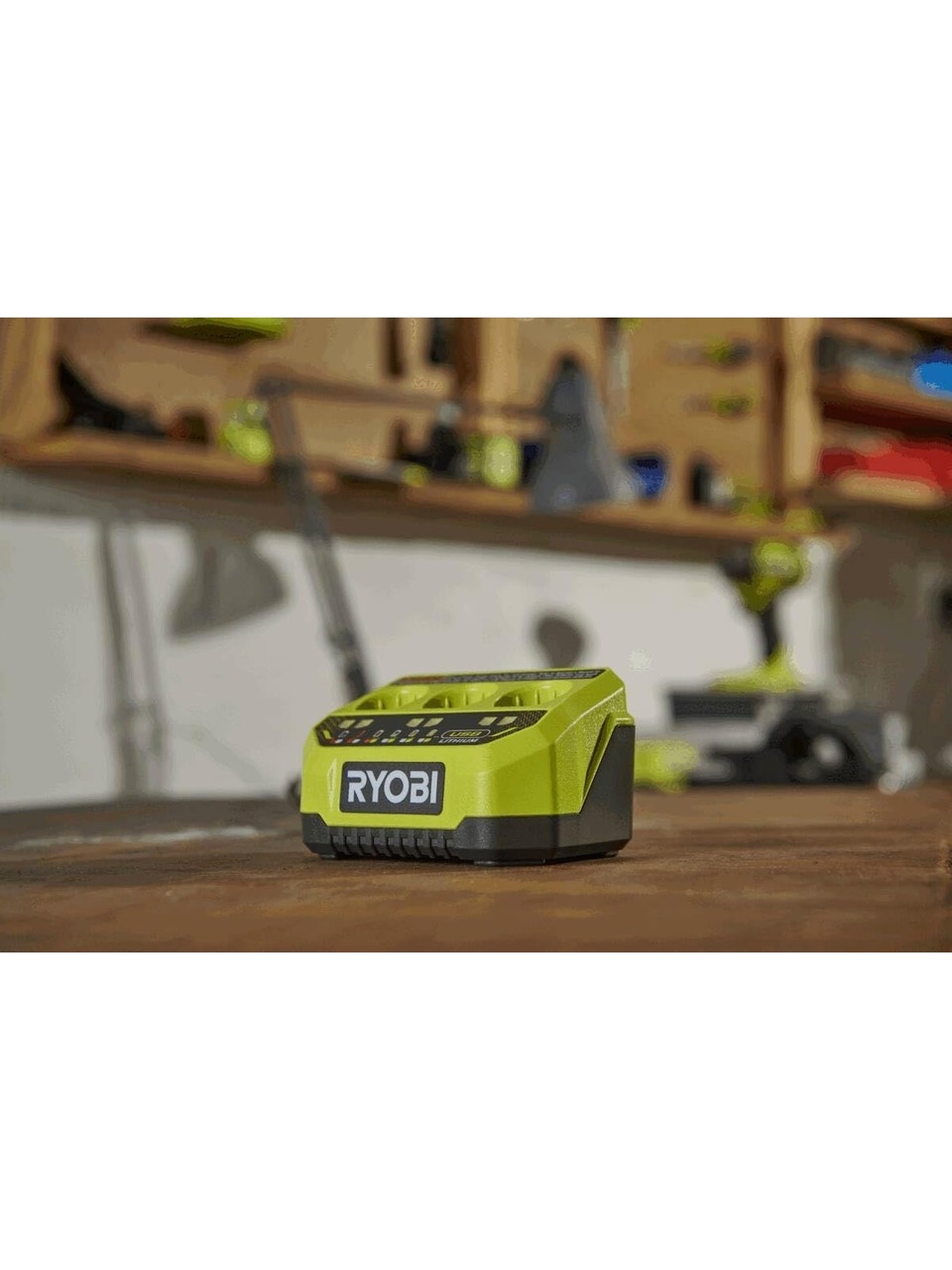 Ryobi%20RC43P%204V%203%20Girişli%20Şarj%20Cihazı